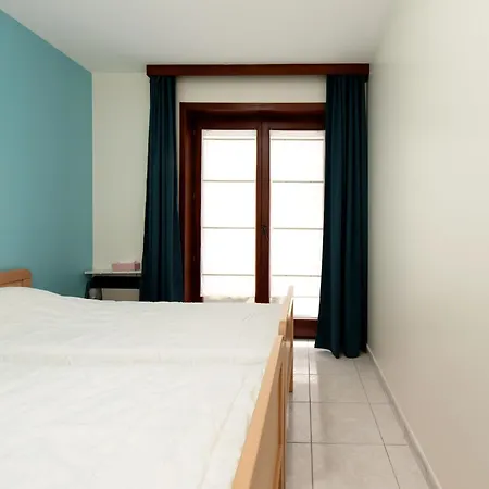 2 Bedroom Apartment, Near Epernay Square Apartment *