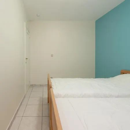 2 Bedroom Apartment, Near Epernay Square *