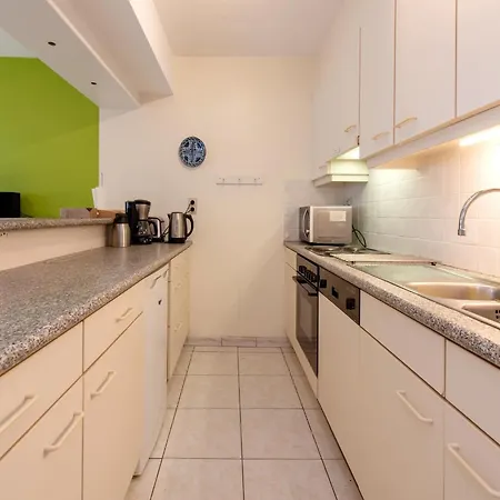 Apartment 2 Bedroom Apartment, Near Epernay Square