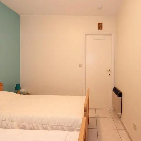 Apartment 2 Bedroom Apartment, Near Epernay Square *