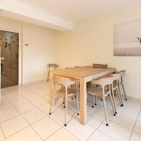 2 Bedroom Apartment, Near Epernay Square Apartment