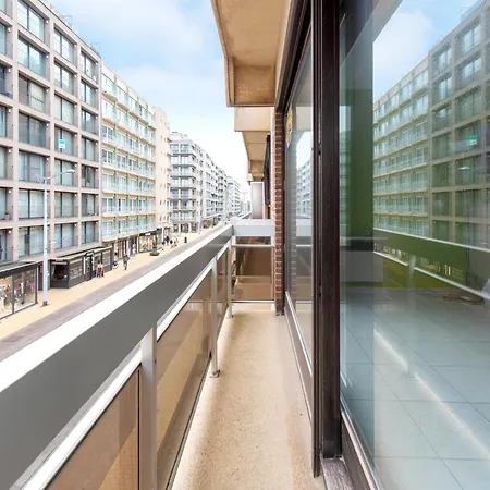 2 Bedroom Apartment, Near Epernay Square *