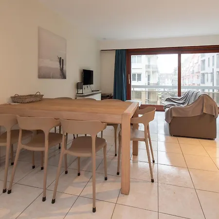 Apartment 2 Bedroom Apartment, Near Epernay Square