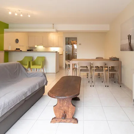 Apartment 2 Bedroom Apartment, Near Epernay Square