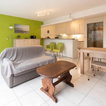 2 Bedroom Apartment, Near Epernay Square Apartment